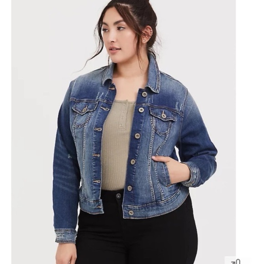 Torrid Distressed Blue Denim Trucker Jean Jacket Women’s Large